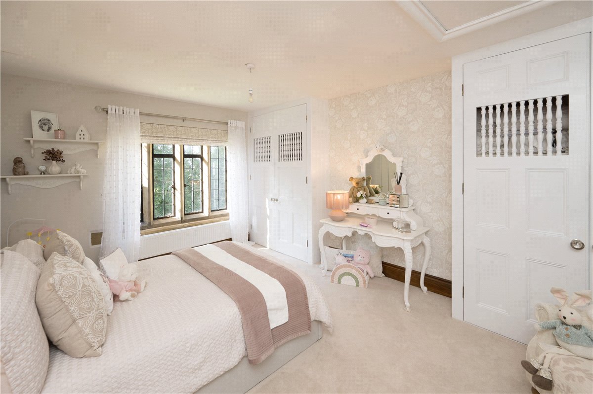 4 bedroom house, Manor House, Keeper Lane BD4 - Available