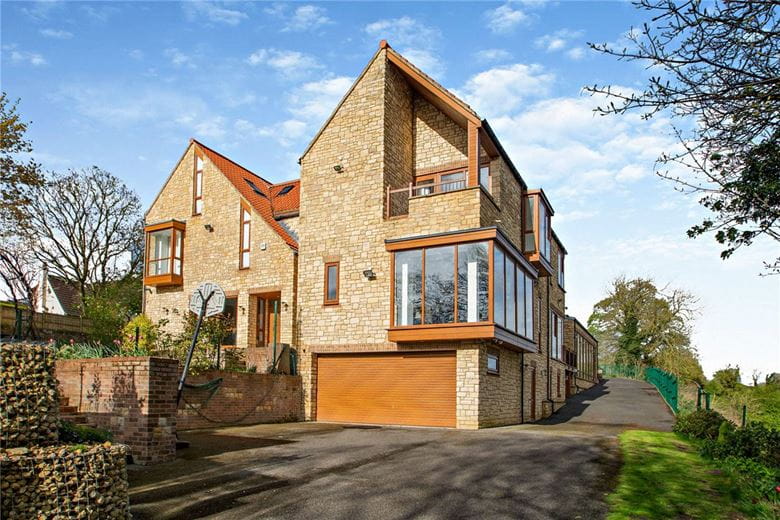 8 bedroom house, Cragtops, Pinfold Lane WF8 - Available