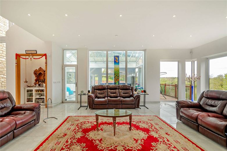 8 bedroom house, Cragtops, Pinfold Lane WF8 - Available