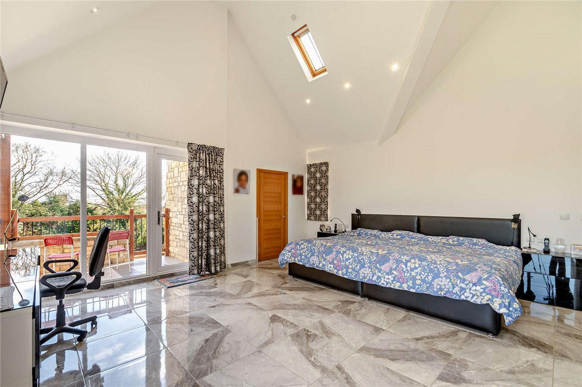 8 bedroom house, Cragtops, Pinfold Lane WF8 - Available