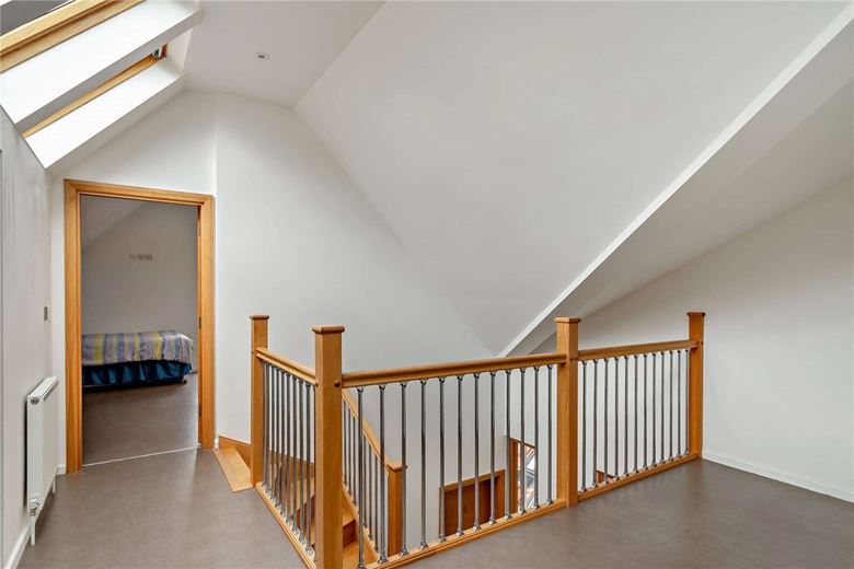 8 bedroom house, Cragtops, Pinfold Lane WF8 - Available