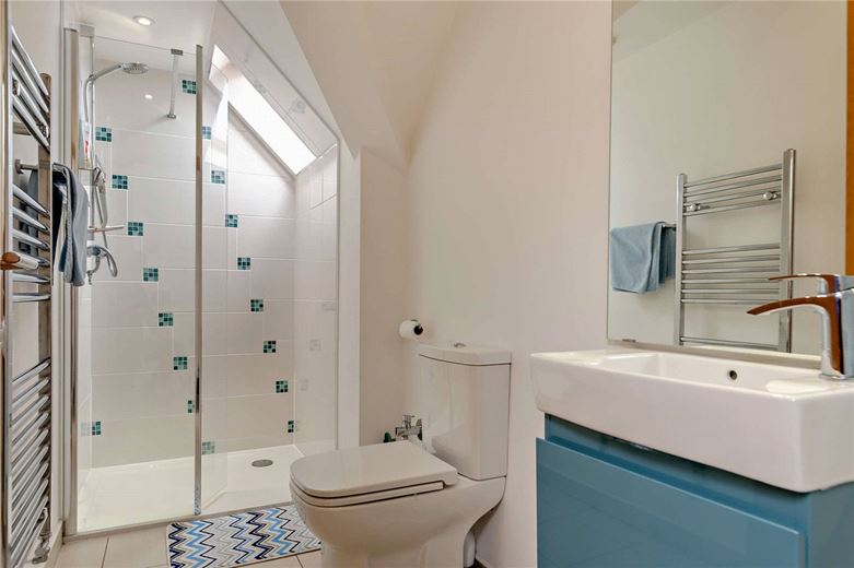 8 bedroom house, Cragtops, Pinfold Lane WF8 - Available