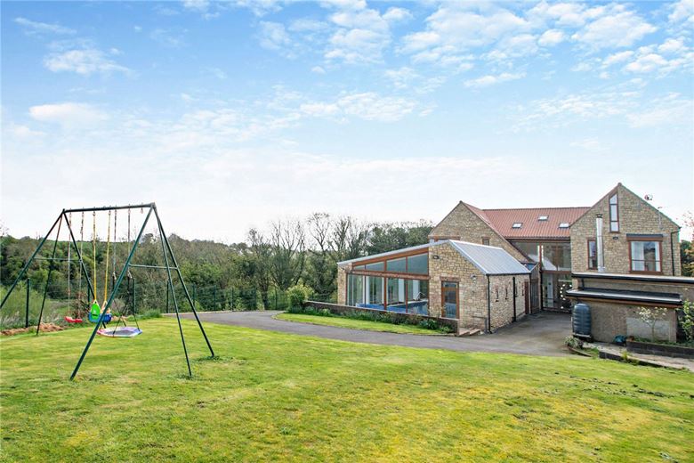 8 bedroom house, Cragtops, Pinfold Lane WF8 - Available