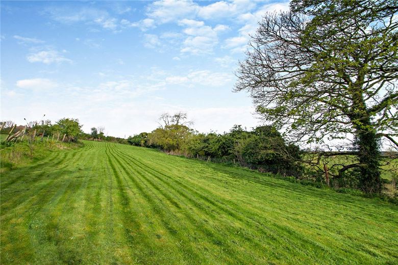 8 bedroom house, Cragtops, Pinfold Lane WF8 - Available