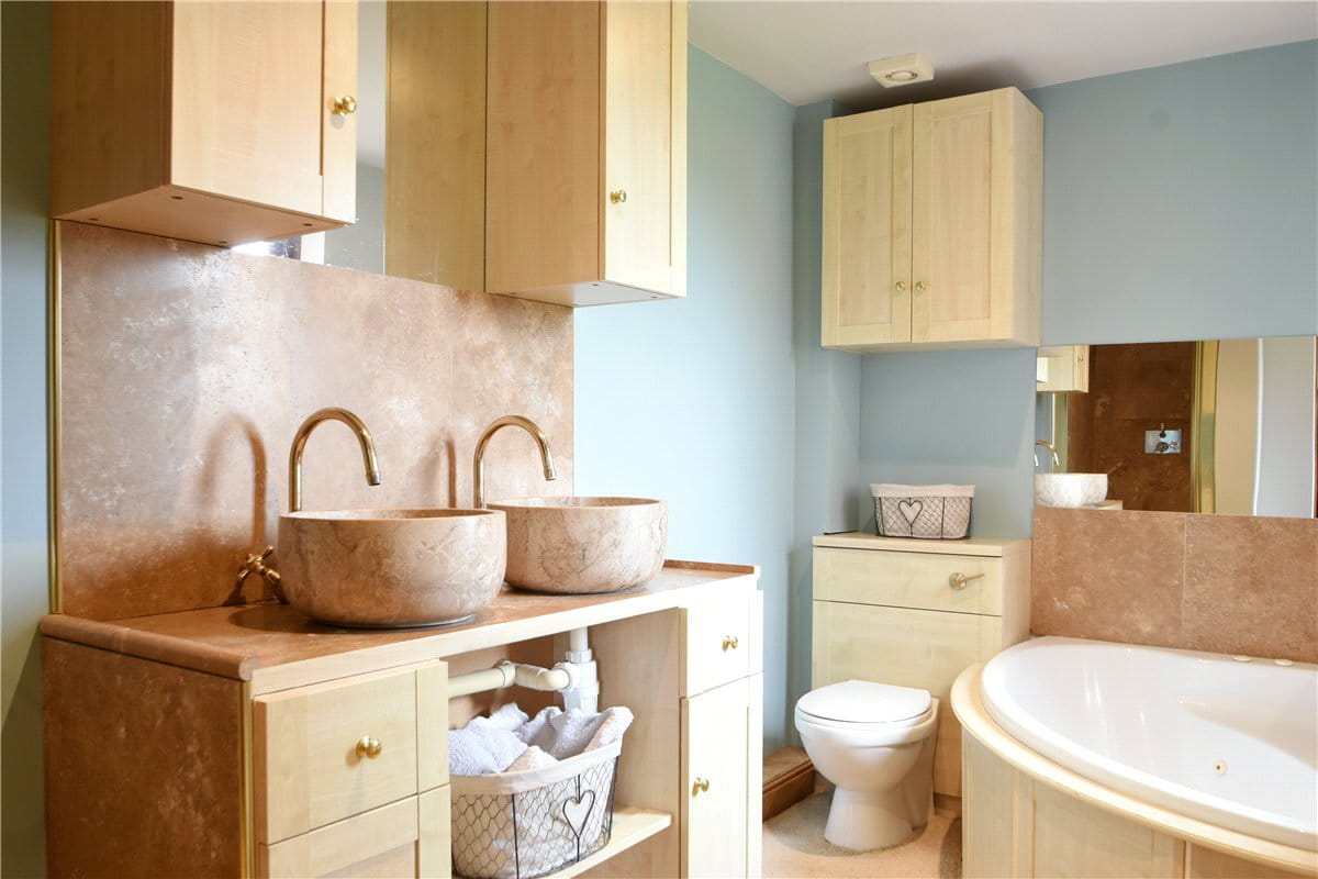 6 bedroom house, Swaleside Grange, Green End YO7