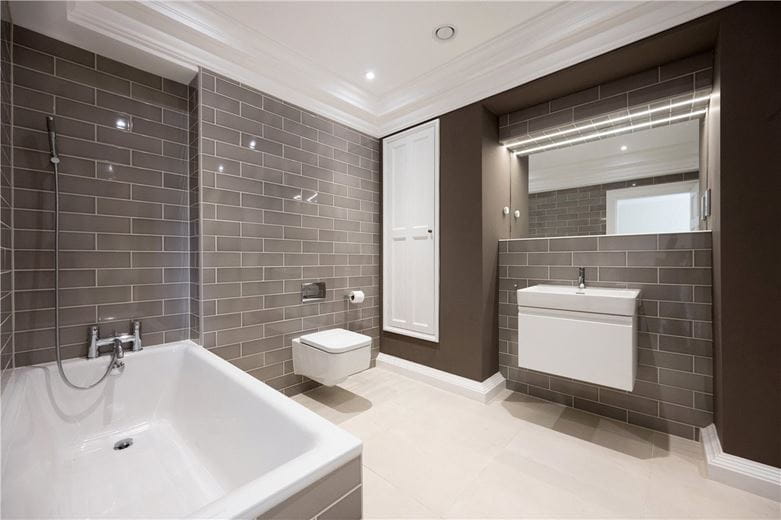 2 bedroom flat, Shrewsbury, Ledston Hall, Back Newton Lane WF10