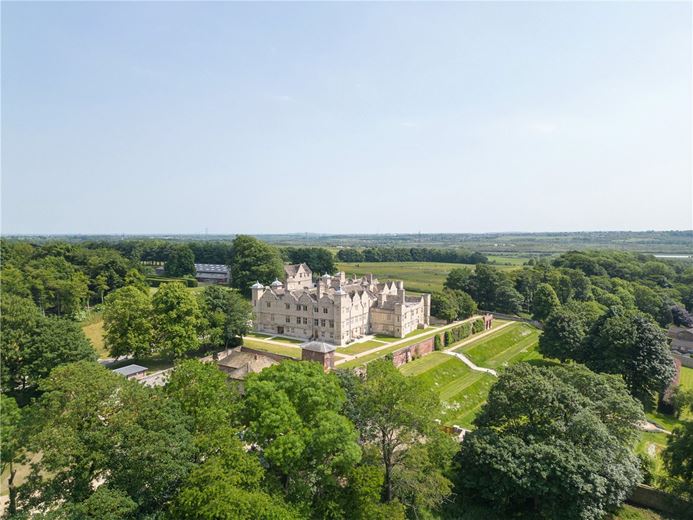 2 bedroom flat, Shrewsbury, Ledston Hall, Back Newton Lane WF10