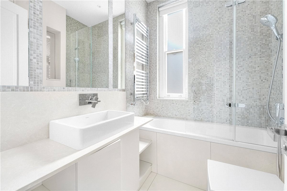 4 bedroom flat, Wynnstay Gardens, Kensington W8 - Available