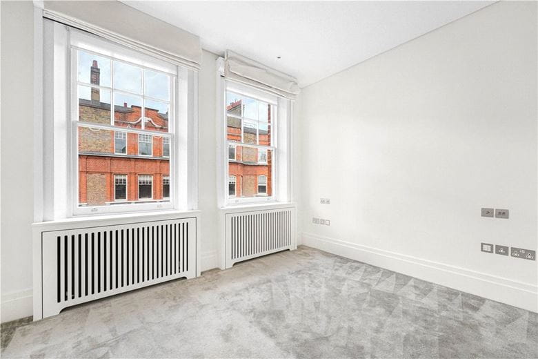 4 bedroom flat, Wynnstay Gardens, Kensington W8 - Available