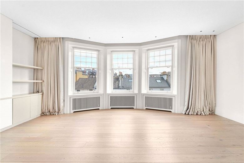 4 bedroom flat, Wynnstay Gardens, Kensington W8 - Available