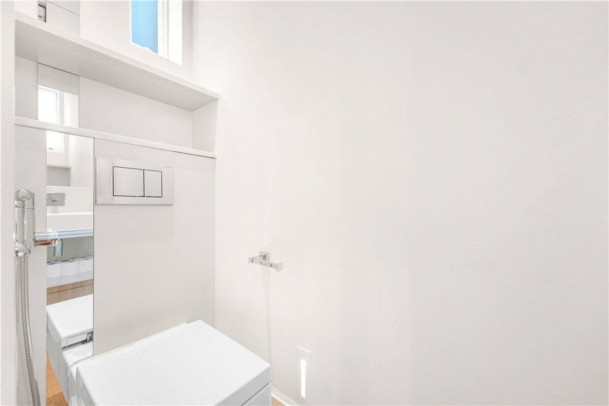 4 bedroom flat, Wynnstay Gardens, Kensington W8 - Available