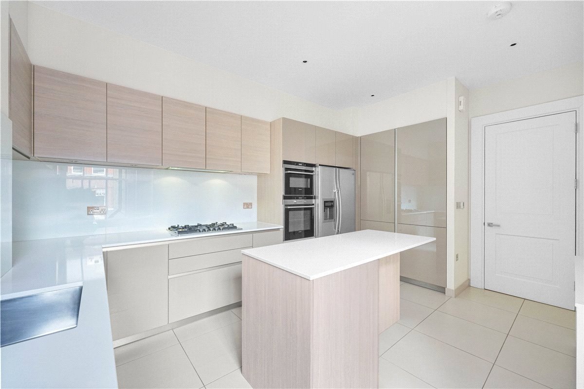 4 bedroom flat, Wynnstay Gardens, Kensington W8 - Available