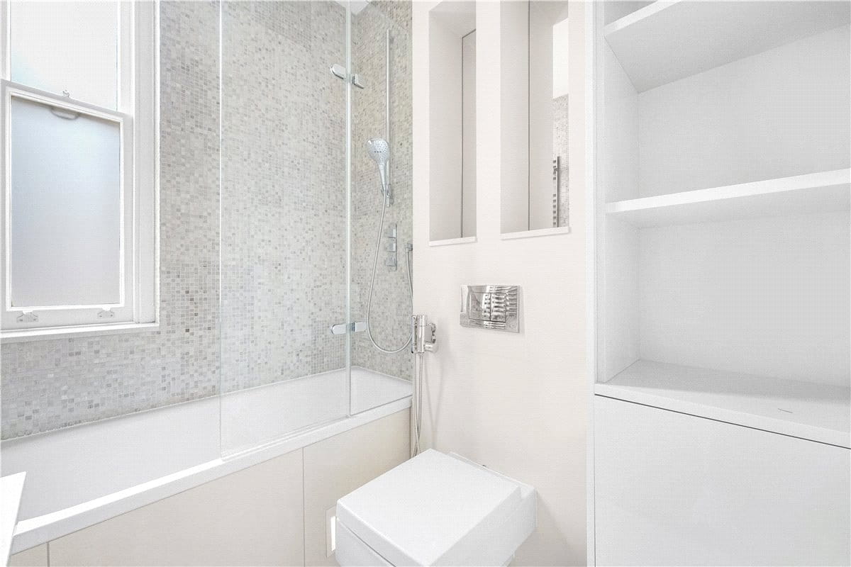 4 bedroom flat, Wynnstay Gardens, Kensington W8 - Available