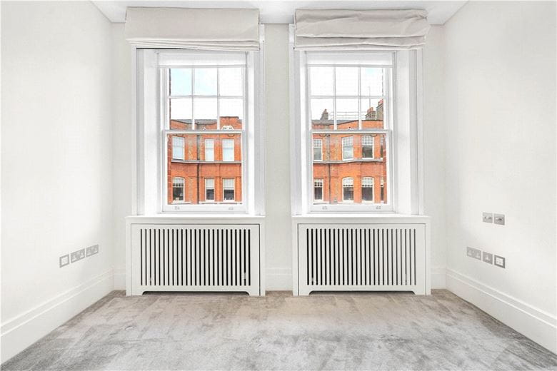 4 bedroom flat, Wynnstay Gardens, Kensington W8 - Available