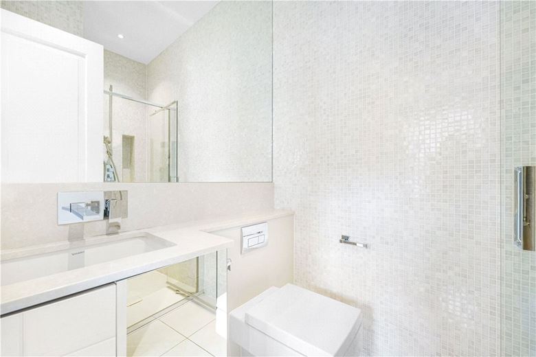 4 bedroom flat, Wynnstay Gardens, Kensington W8 - Available