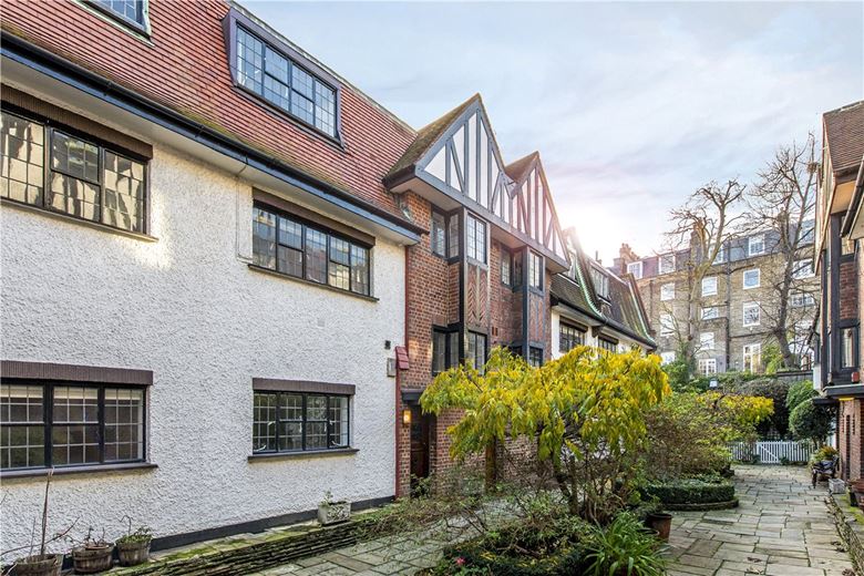 2 bedroom house, Thurloe Close, South Kensington SW7 - Available
