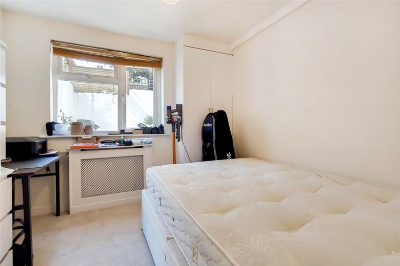 2 bedroom flat, Moorhouse Road, Notting Hill W2 - Available