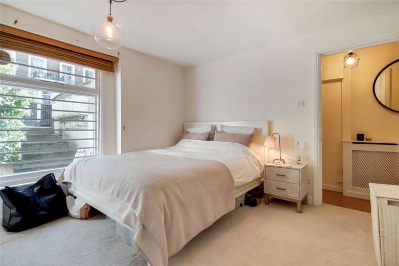 2 bedroom flat, Moorhouse Road, Notting Hill W2 - Available