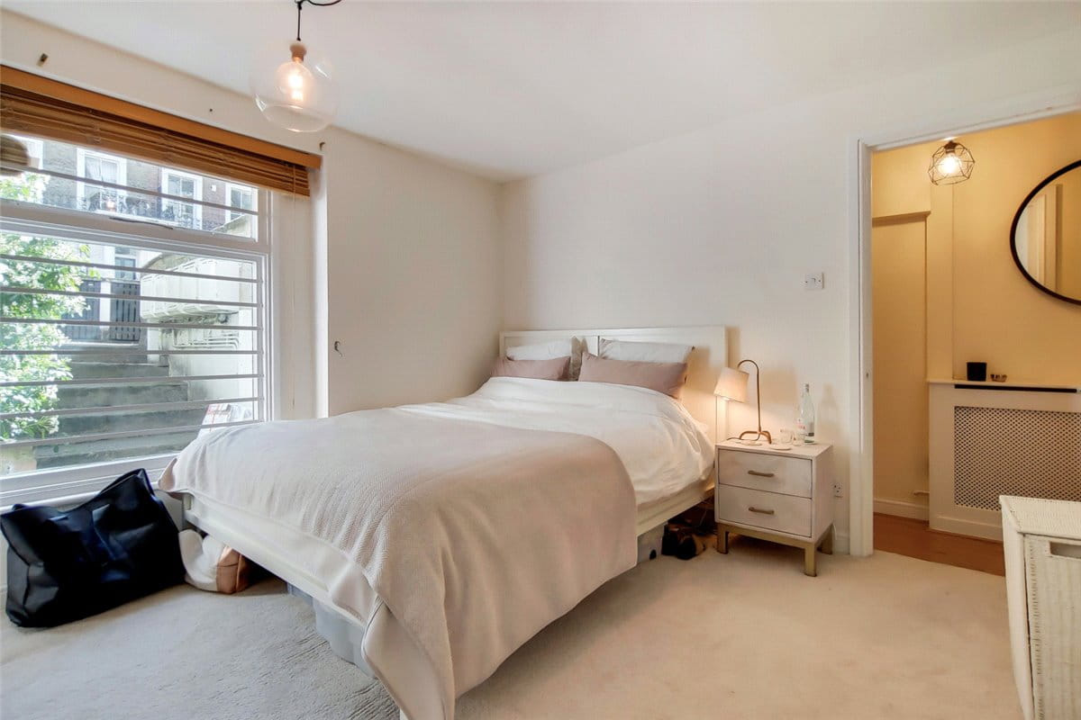 2 bedroom flat, Moorhouse Road, Notting Hill W2 - Available