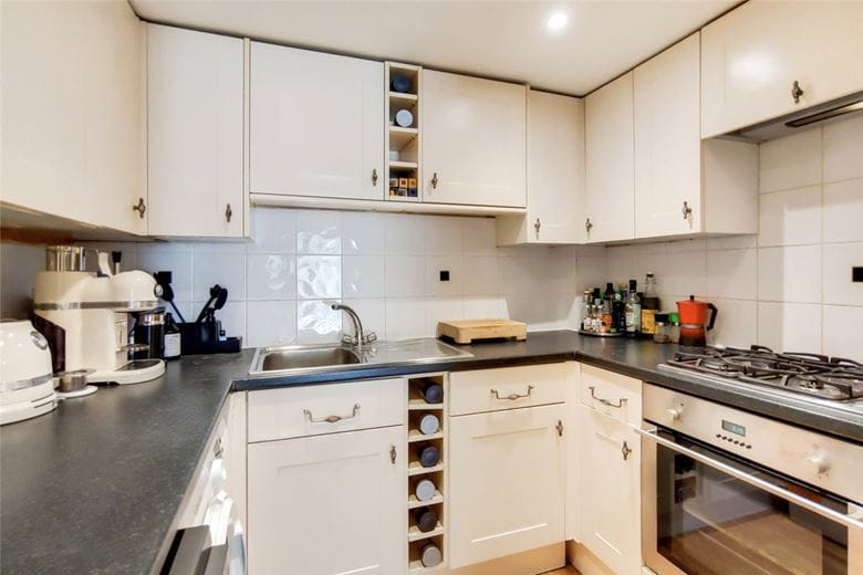 2 bedroom flat, Moorhouse Road, Notting Hill W2 - Available
