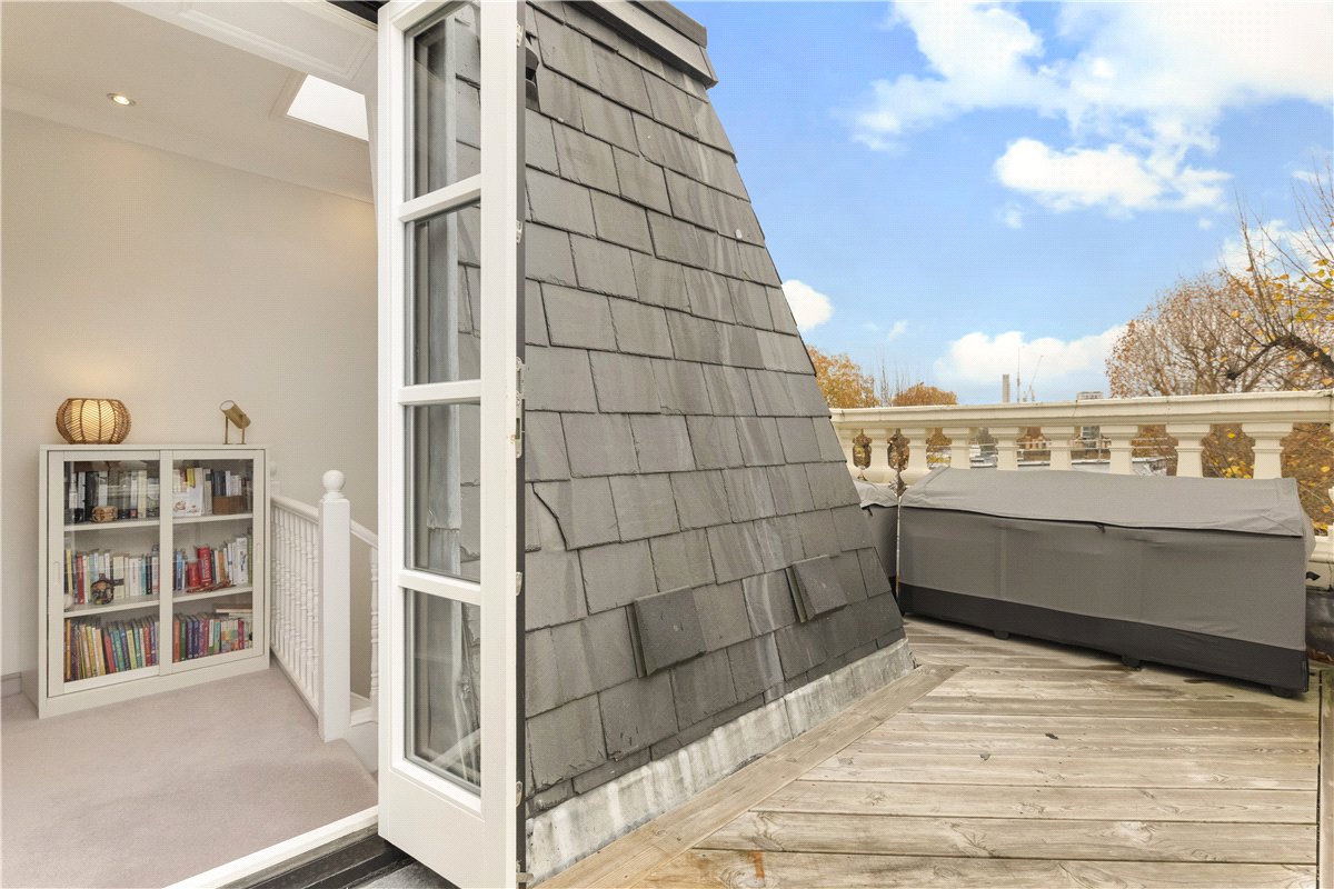 3 bedroom flat, Addison Road, Holland Park W14 - Available