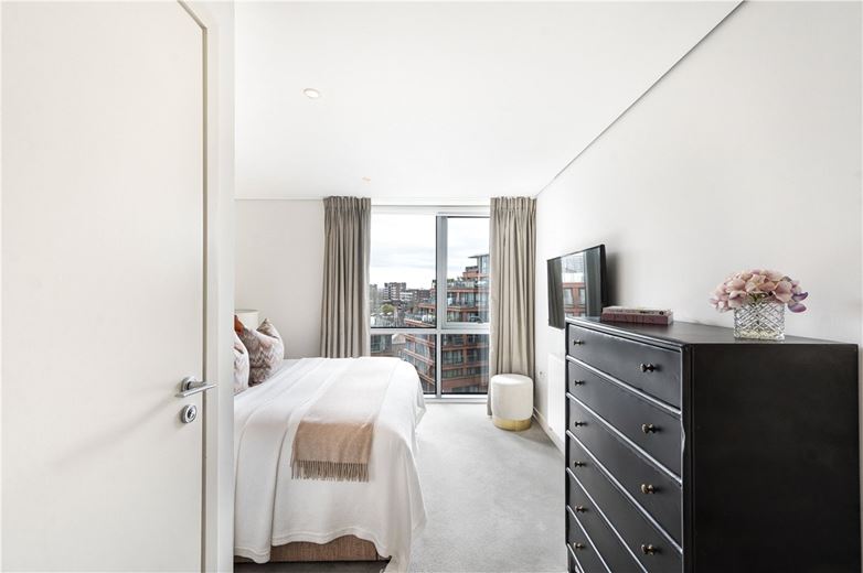 3 bedroom flat, Merchant Square East, London W2 - Available