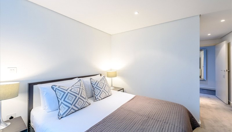 3 bedroom flat, Merchant Square East, London W2 - Available