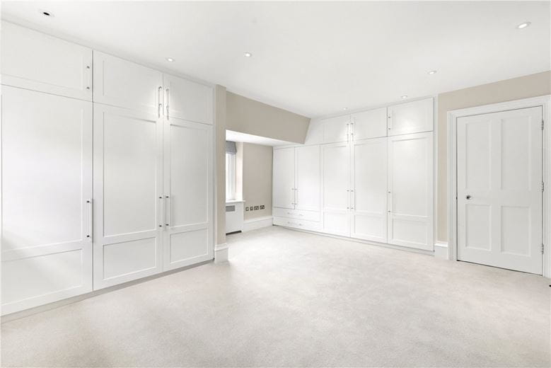 3 bedroom flat, Addison Road, London W14 - Available