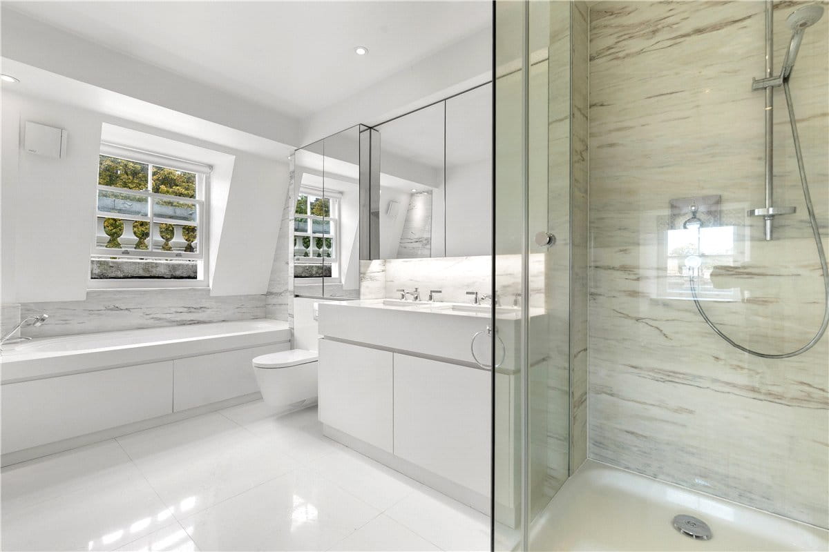 3 bedroom flat, Addison Road, London W14 - Available