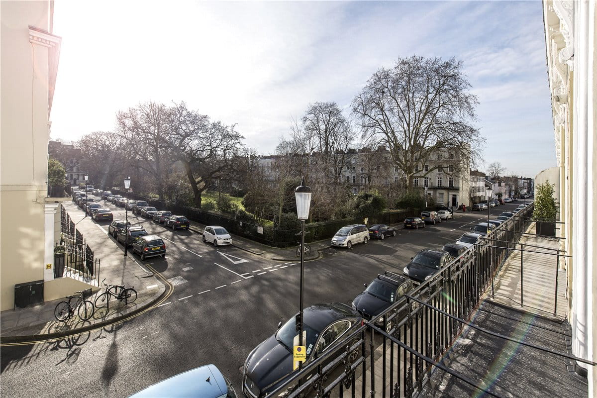 1 bedroom flat, Norland Square, Holland Park W11 - Available