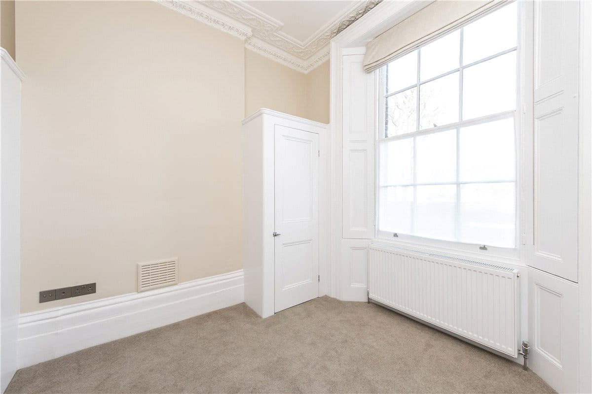 1 bedroom flat, Norland Square, Holland Park W11 - Available