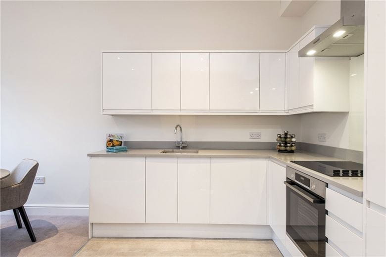1 bedroom flat, Holland Park Road, London W14 - Available
