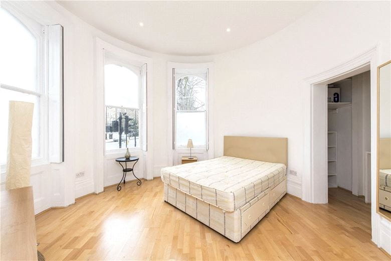 1 bedroom flat, Royal Crescent, Holland Park W11 - Available