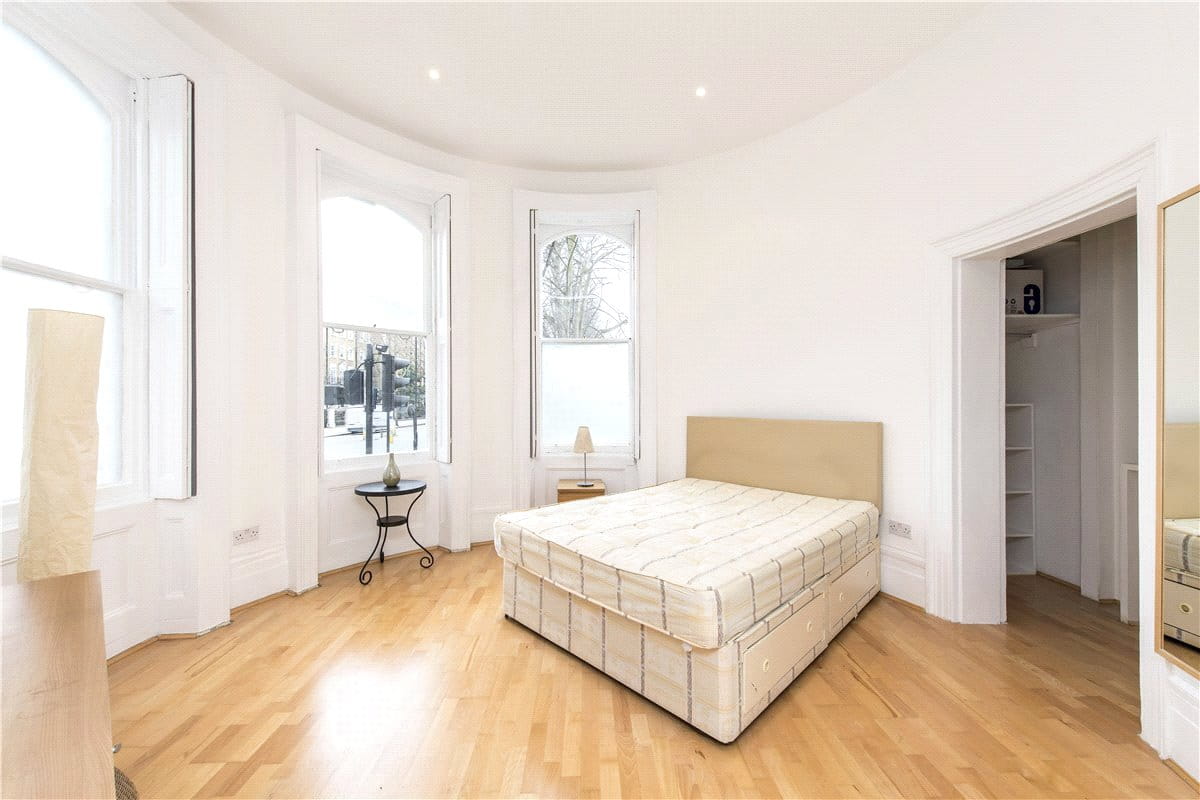 1 bedroom flat, Royal Crescent, Holland Park W11 - Available