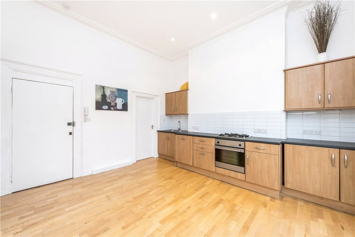 1 bedroom flat, Royal Crescent, Holland Park W11 - Available