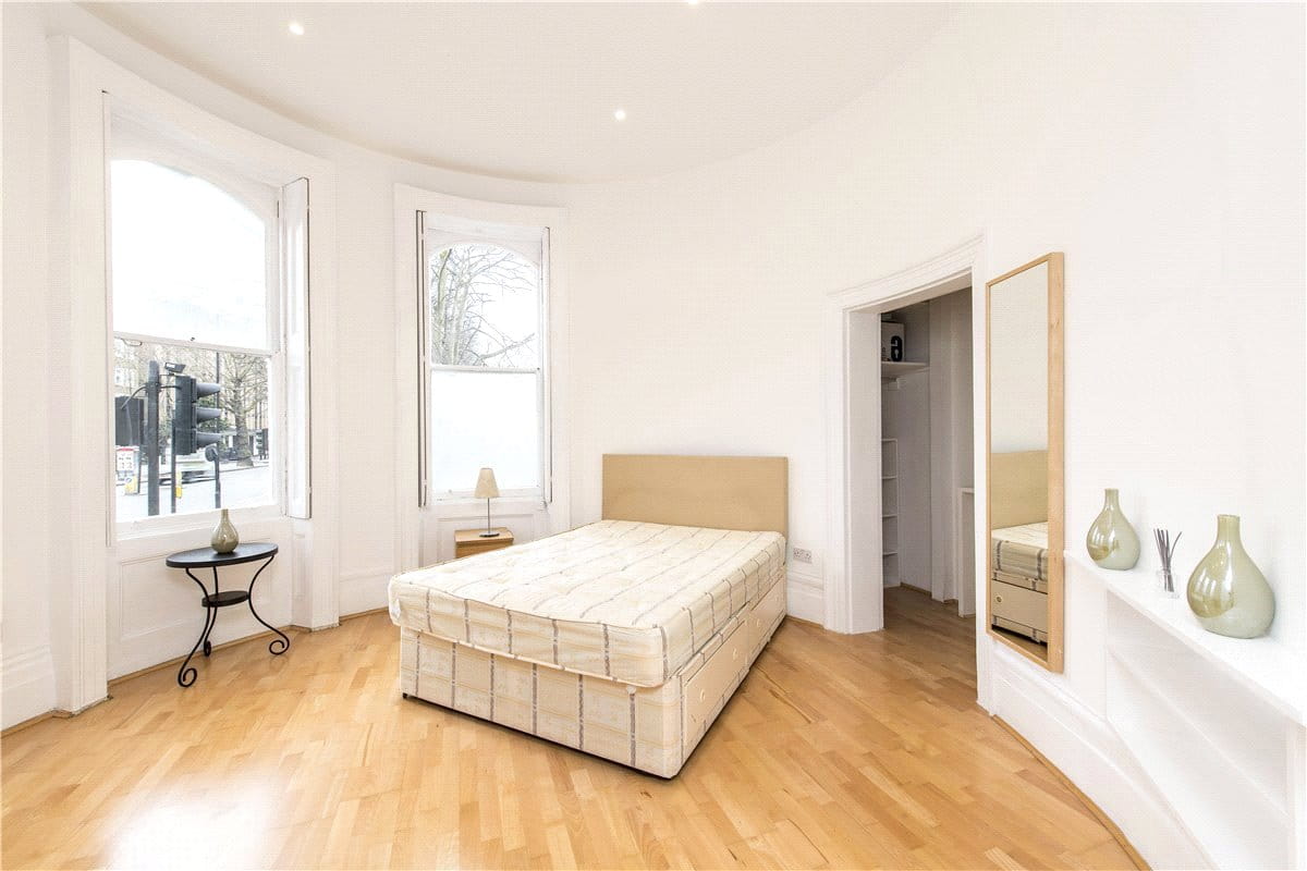 1 bedroom flat, Royal Crescent, Holland Park W11 - Available