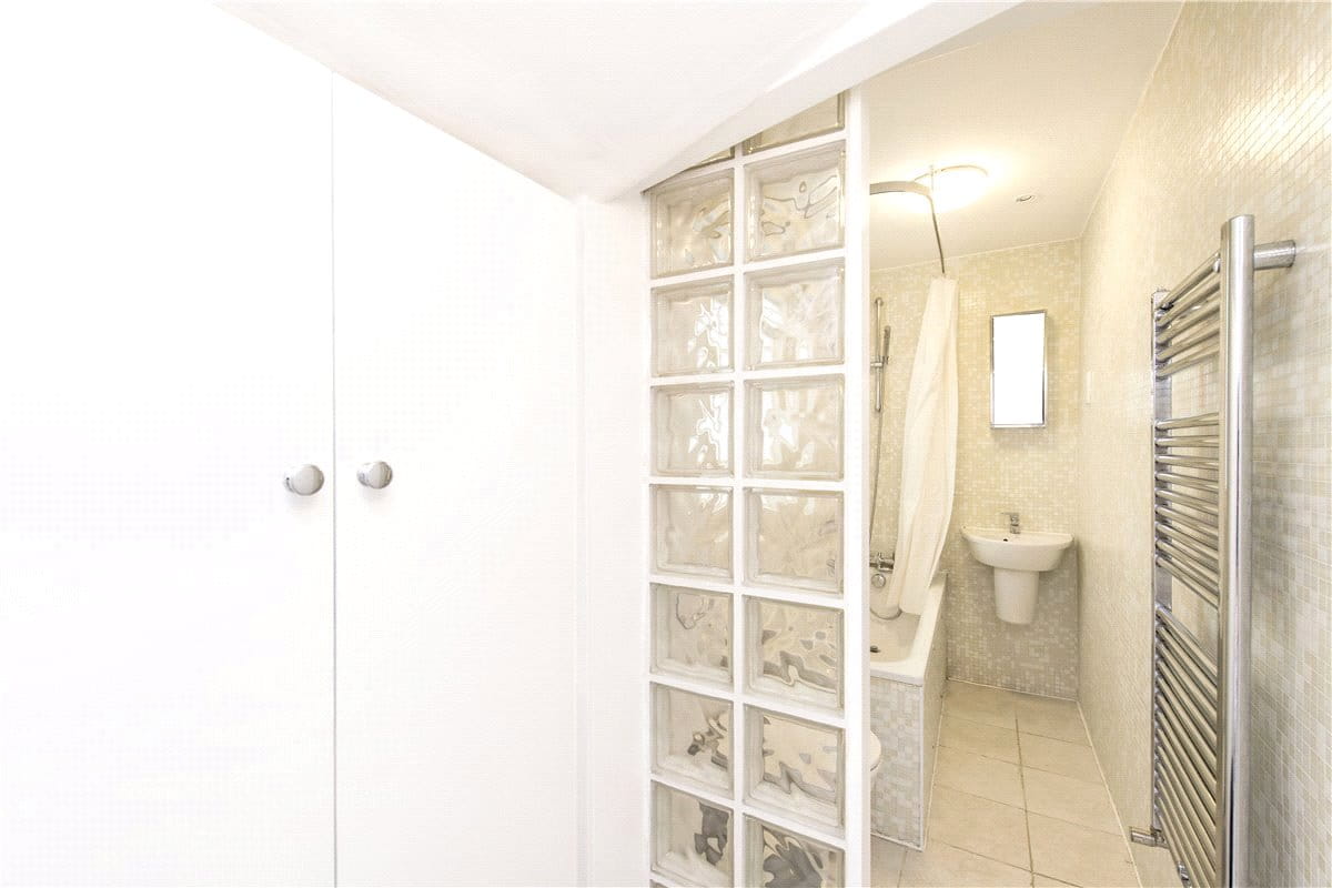 1 bedroom flat, Royal Crescent, Holland Park W11 - Available