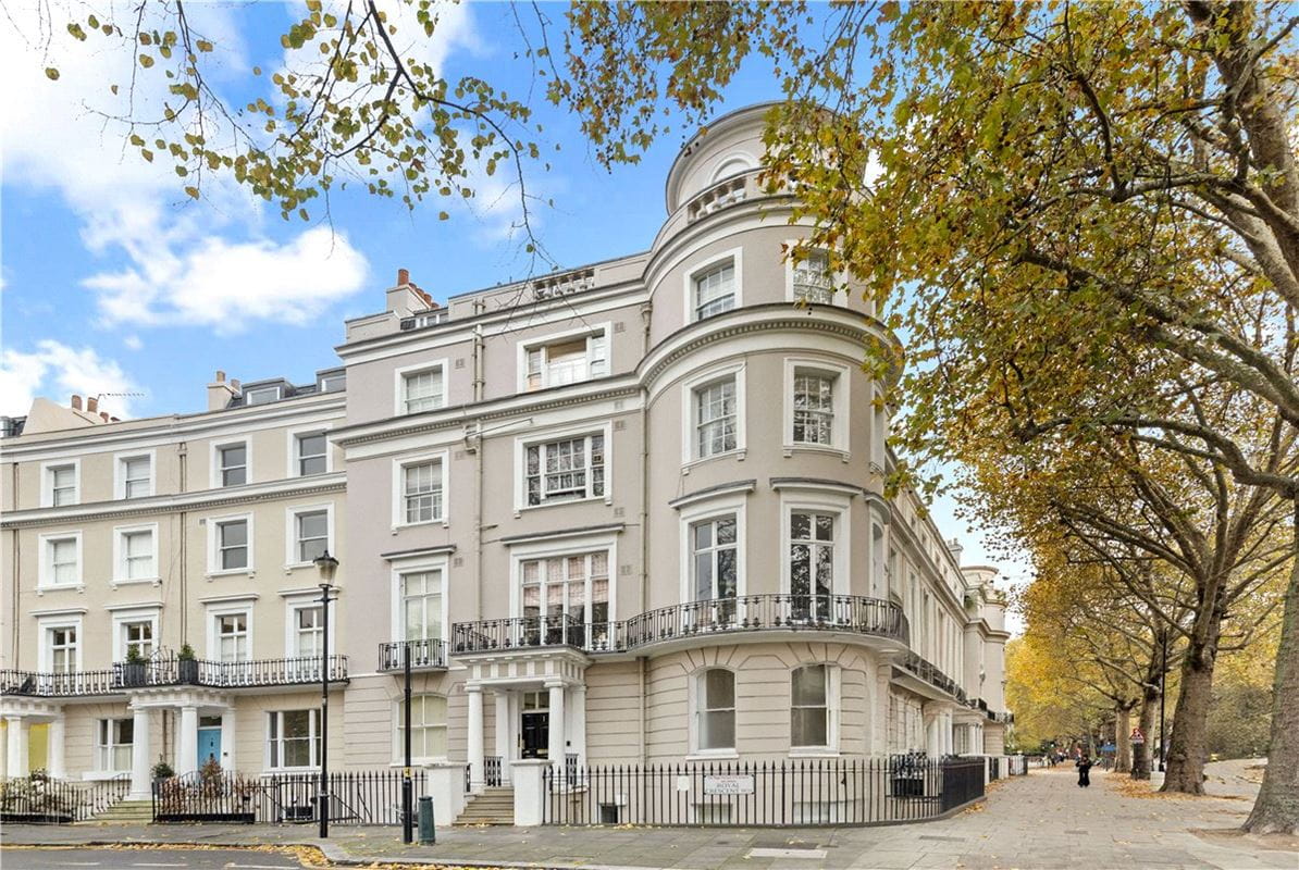 1 bedroom flat, Royal Crescent, Holland Park W11 - Available