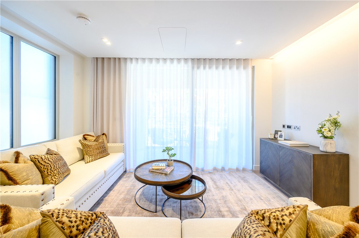 2 bedroom flat, Edgware Road, W2 - Available