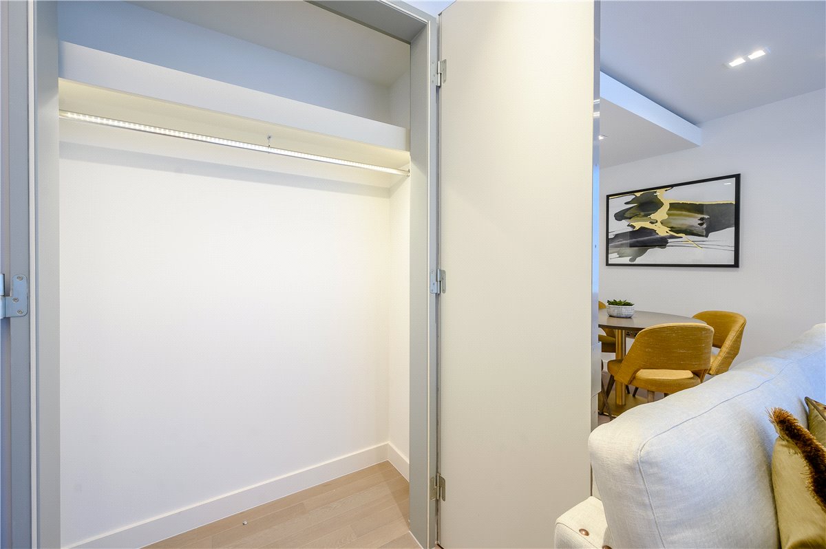 2 bedroom flat, Edgware Road, W2 - Available