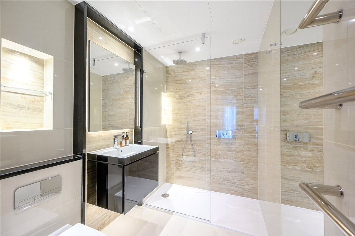 2 bedroom flat, Edgware Road, W2 - Available