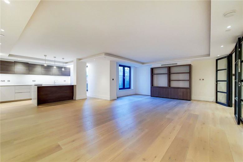 2 bedroom flat, Kensington Gardens Square, London W2 - Available