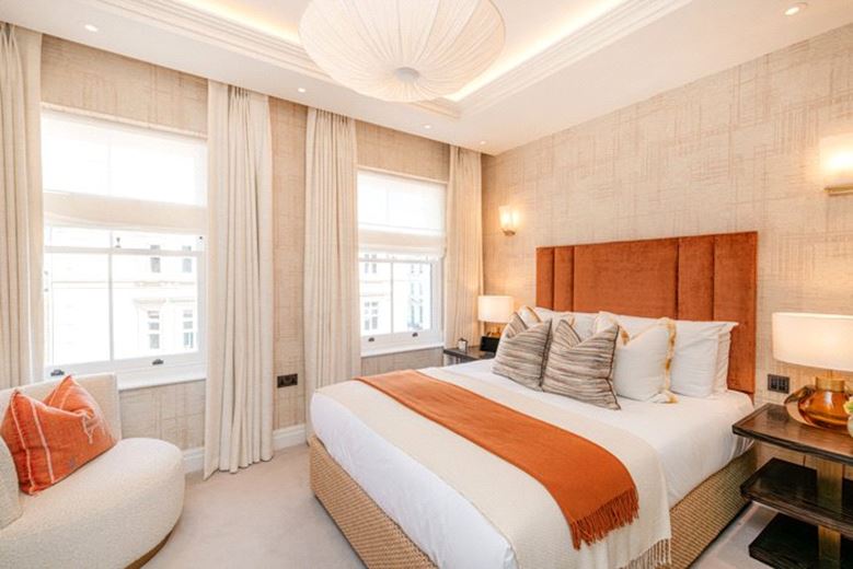 2 bedroom flat, Prince of Wales Terrace, London W8 - Available