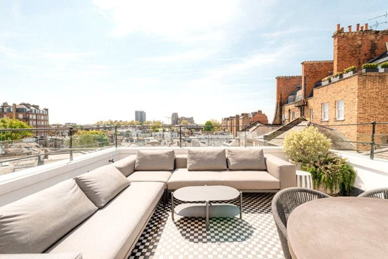 2 bedroom flat, Prince of Wales Terrace, London W8 - Available