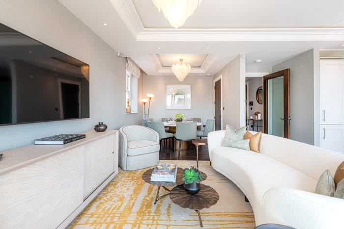 2 bedroom flat, Prince of Wales Terrace, London W8 - Available