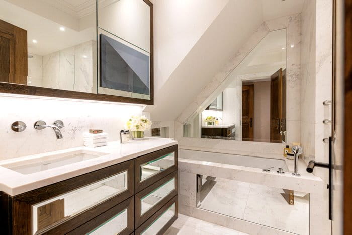 3 bedroom flat, Prince of Wales Terrace, London W8 - Available