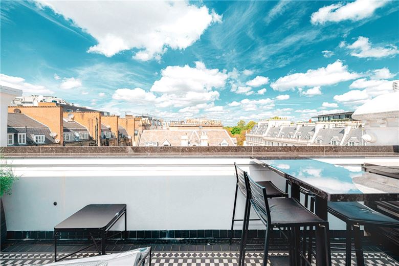 3 bedroom flat, Prince of Wales Terrace, London W8 - Available