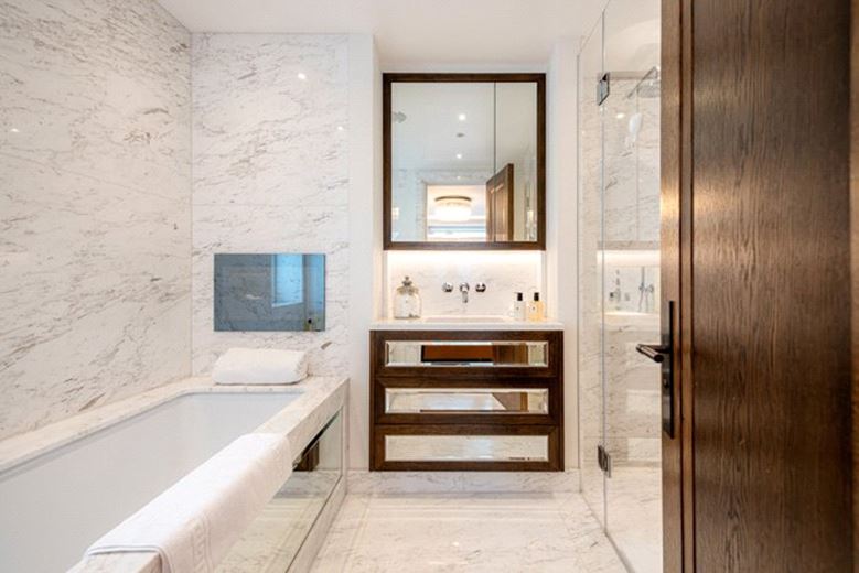 3 bedroom flat, Prince Of Wales Terrace, London W8 - Available