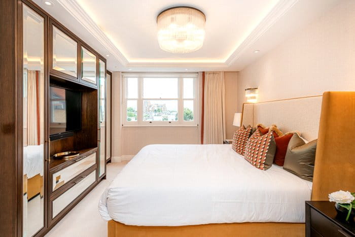 3 bedroom flat, Prince Of Wales Terrace, London W8 - Available