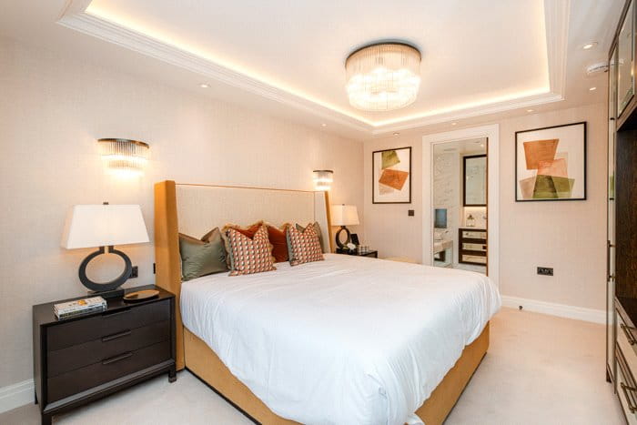 3 bedroom flat, Prince Of Wales Terrace, London W8 - Available